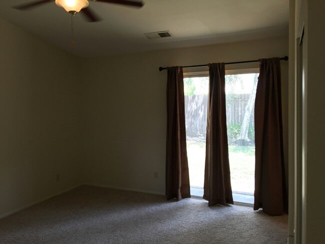 Building Photo - 769 Prairie Dunes Dr