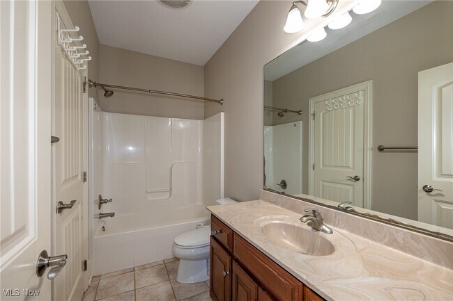 Building Photo - 4025 Meadowvale Ct