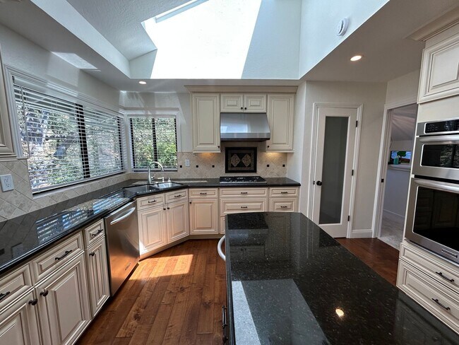 Building Photo - Must See Spacious Alamo 4BR Home with Remo...