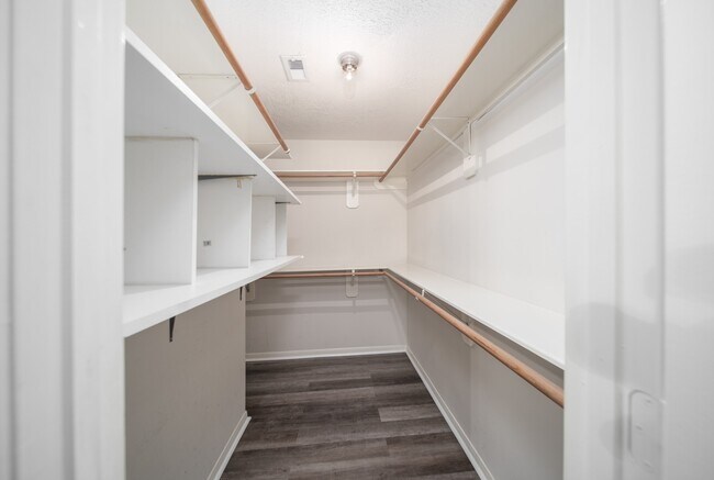 Building Photo - 327 Chateau Woods Pkwy Dr