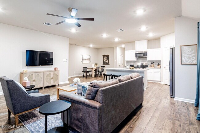 Building Photo - 125 Lake Ridge Dr