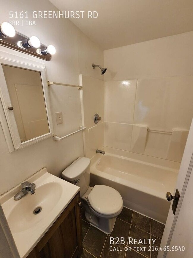 Building Photo - 5161 Greenhurst Dr