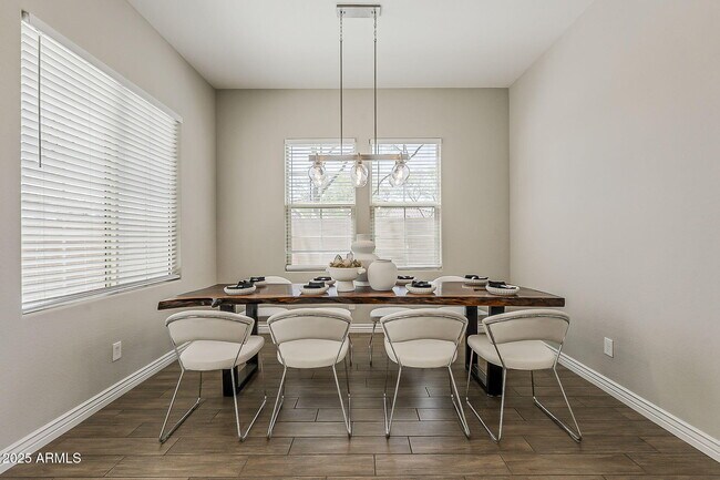 Building Photo - 3310 E Los Gatos Dr