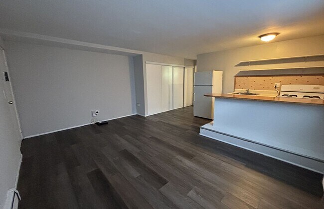 Building Photo - 3233 Whitfield Ave