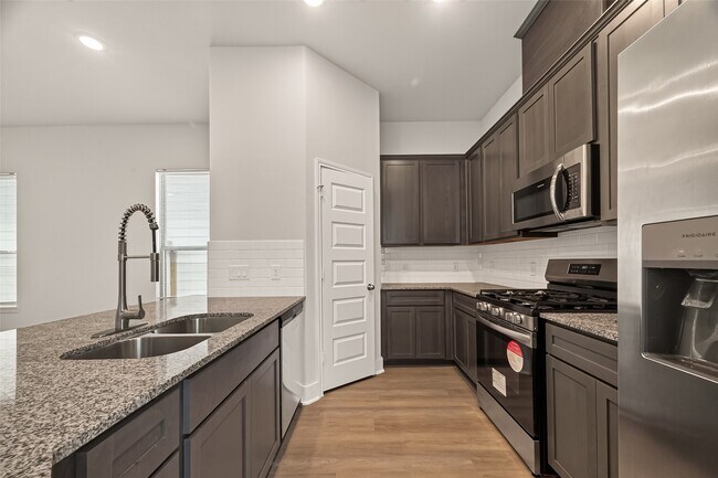 Building Photo - 13412 Sun Cay Drive