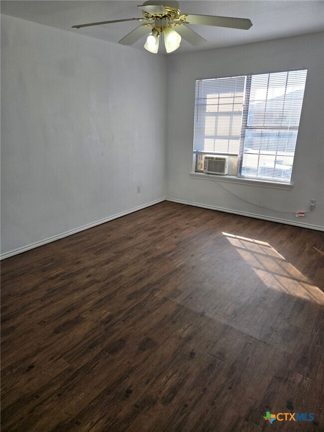 Building Photo - 3404 Barcelona Dr