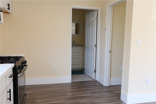 Building Photo - 11598 Cranston Ave