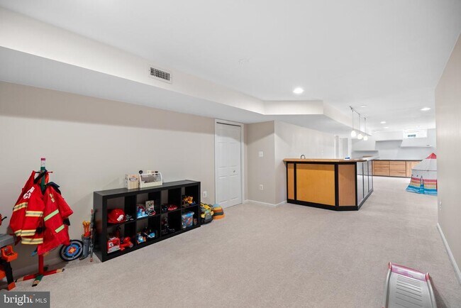 Building Photo - 46568 Hampshire Station Dr
