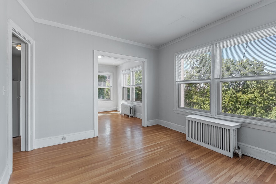 Building Photo - 214 Oak Grove | Origen Living