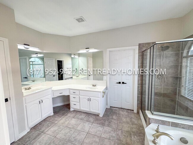 Building Photo - 2221 Overton Dr