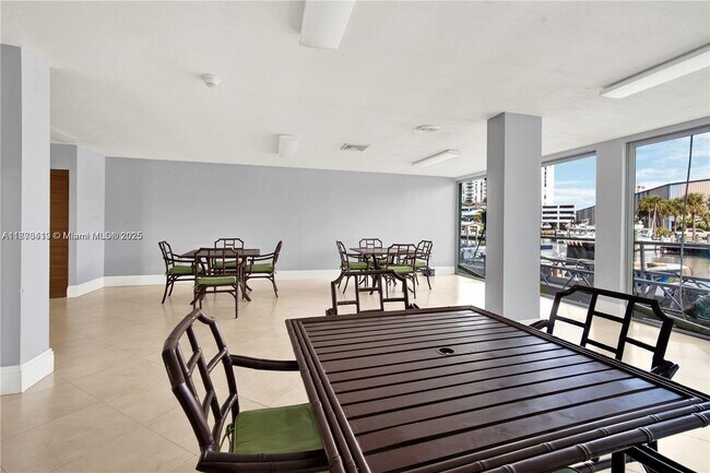 Building Photo - 13155 Ixora Ct