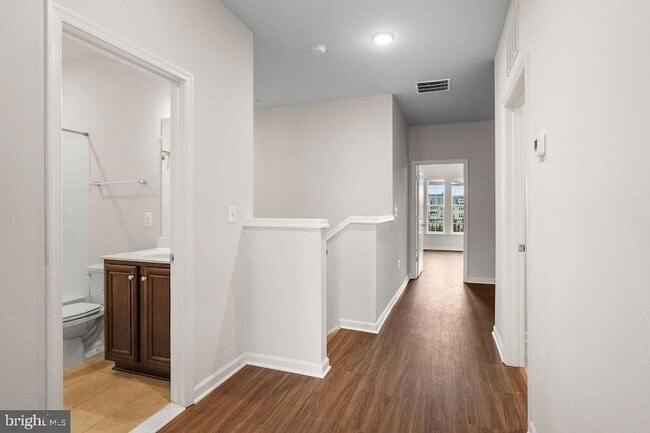 Building Photo - 12854 Cloverleaf Center Drive