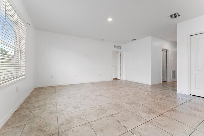 Building Photo - 1053 SW Coleman Ave