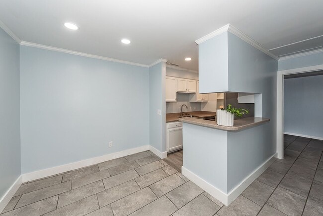 Building Photo - 2 Bedroom, 2 Bathroom Condo in Woodscape - Mt Pleasant