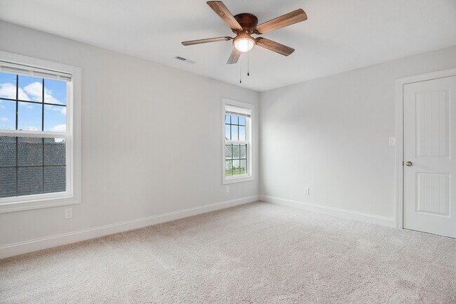 Building Photo - 917 Uplands Ln