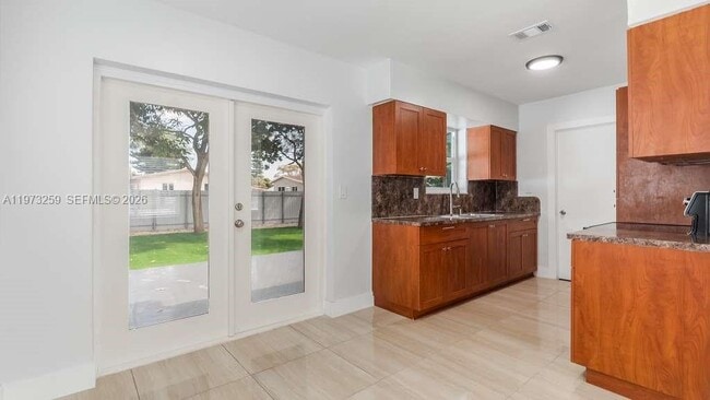 Building Photo - 630 SW 28th Dr