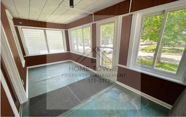 Building Photo - 722 N Hayford Ave