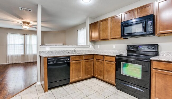 Building Photo - Spacious 3-2-2 on a corner lot in Fort Worth!