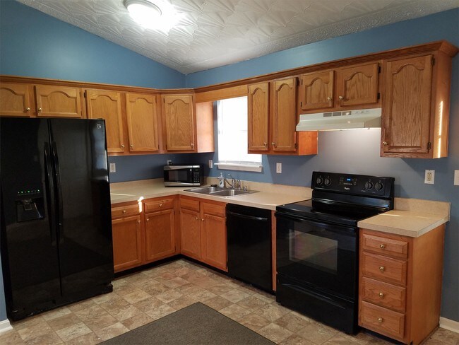 Building Photo - 3916 Hillcross Dr