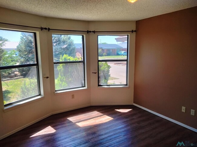 Building Photo - 3217 Cheyenne Dr