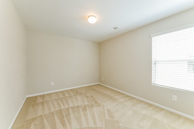 Building Photo - 9909 Hyacinth Way