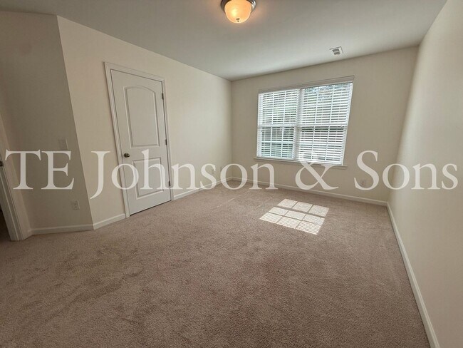 Building Photo - 2925 Grassy Knoll Cir