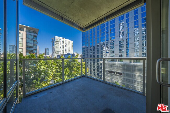 Building Photo - 1155 S Grand Ave