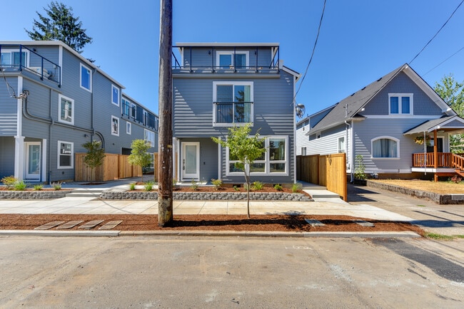 Building Photo - St. Johns Townhomes