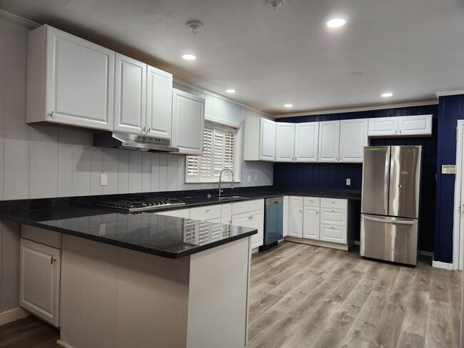 Building Photo - 2 Bedroom 2.5 Bath Home MINS FROM LENOX SQUARE MALL!