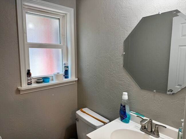 Building Photo - 4 bedrooms in Southwest Wichita Falls For Lease!