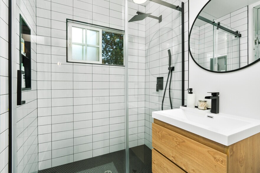 Building Photo - 3743 Latrobe St