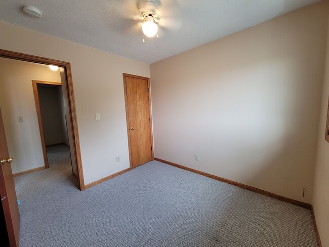 Building Photo - Marion 3 bedroom 1 bath additional family ...