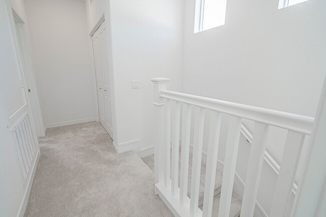Building Photo - Five Points - 2 Bedroom Townhome for Rent in Valencia.