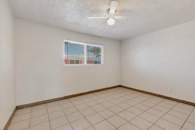 Building Photo - 540 Cardenas Dr SE