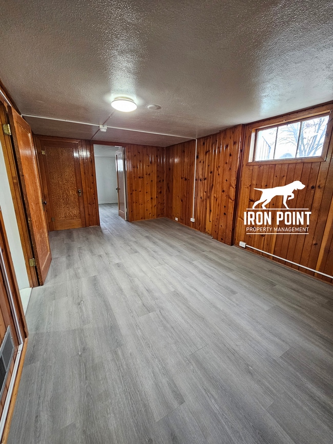 Building Photo - Move-in Special-Renovated 3bed/2bath home w/gas fireplace, garage, near downtown Caldwell.