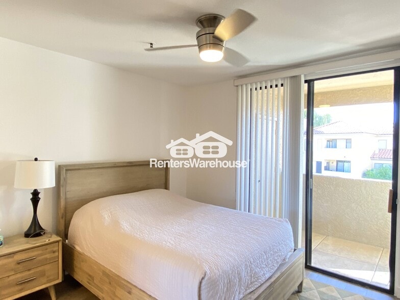 Building Photo - 4925 E Desert Cove Ave