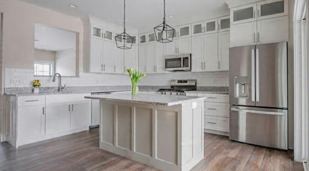 Building Photo - 33 Wisteria Ln