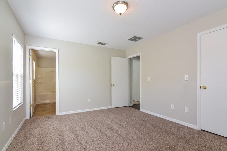 Building Photo - 18832 Sunterra Dr