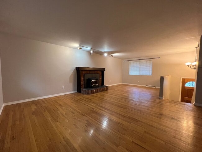 Building Photo - Spacious 3 BD/ 2 BA Home in Arvada, CO- Av...