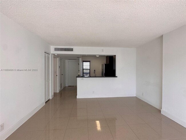 Building Photo - 20500 W Country Club Dr