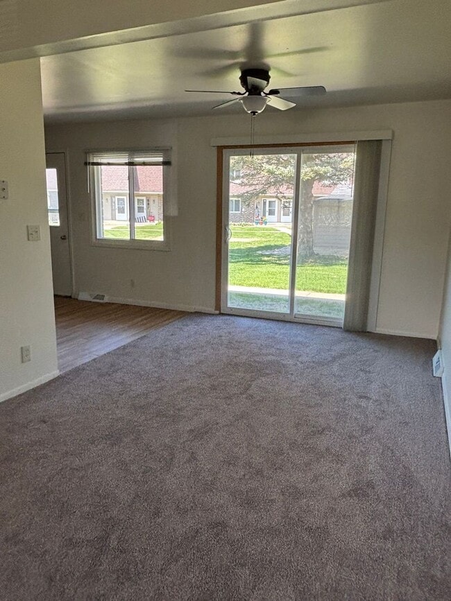 Building Photo - Grafton 3 Bedroom 2.5 bath Town Home