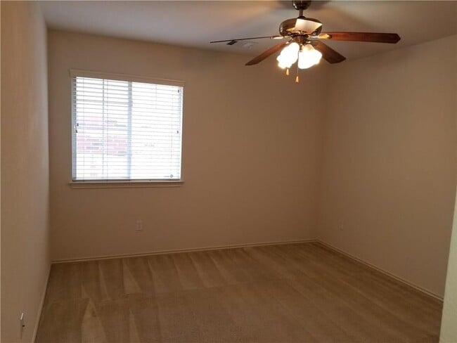 Building Photo - 1421 Sweet Leaf Ln