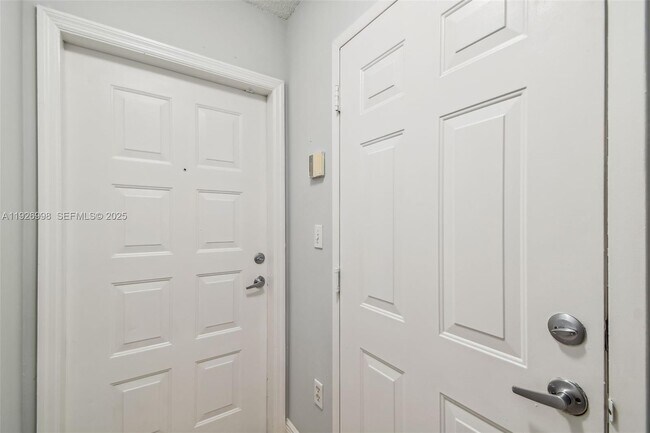 Building Photo - 2945 NE 185th St