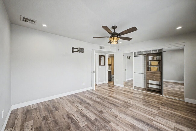 Building Photo - 4048 E Dahlia Dr
