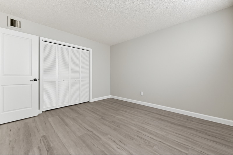 Building Photo - 3910 Crystal Lake Dr