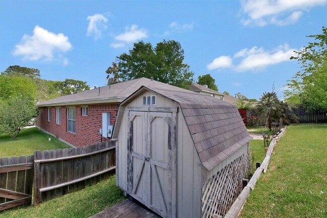 Building Photo - 855 Lake View Dr