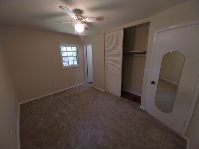 Building Photo - 1714 Wesley Dr