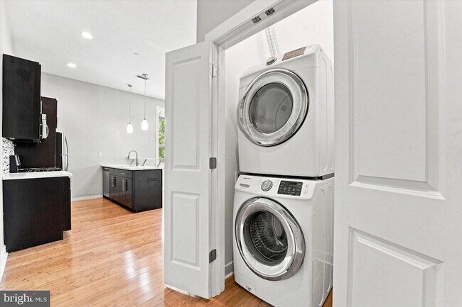 Building Photo - 655 59 N 16th Street Unit 1