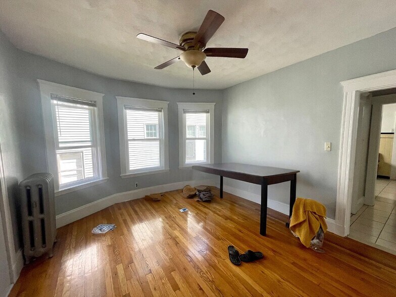 Building Photo - 38 George St