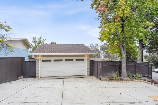 Primary Photo - 6900 Thornhill Dr